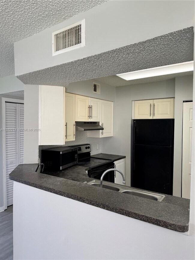 Foto del edificio - 3405 NW 44th St