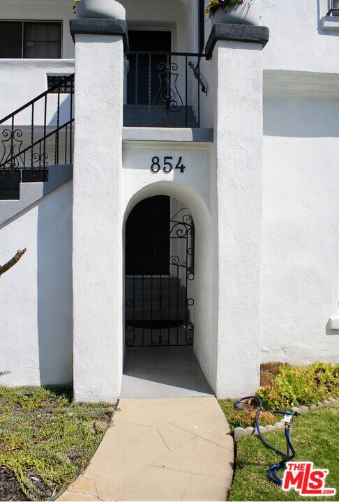Foto del edificio - 854 N Harper Ave