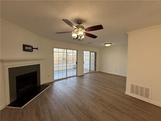 Building Photo - 3859 Meadow Creek Dr