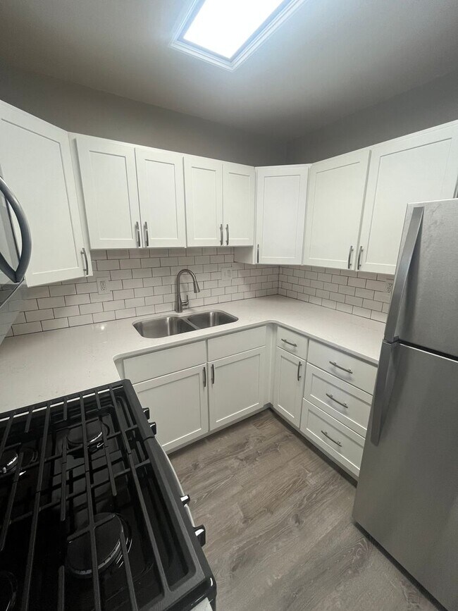 Foto del edificio - COMPLETELY REMODELED 3 BEDROOM IN DAVENPORT