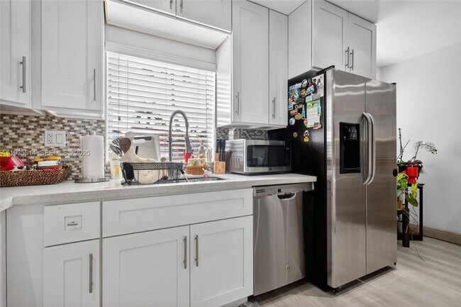 Foto del edificio - 5571 NW 188th St