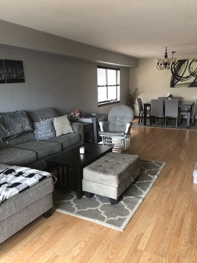 Folleto/volante de marketing - 603 S River Rd