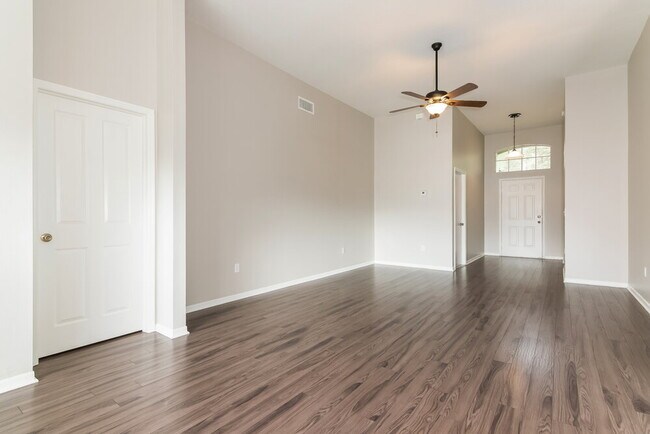 Building Photo - 1748 Kirtley Dr