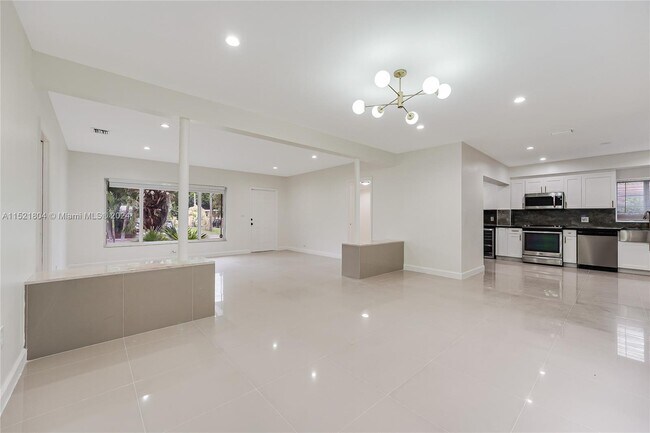 Foto del edificio - 12885 Griffing Blvd