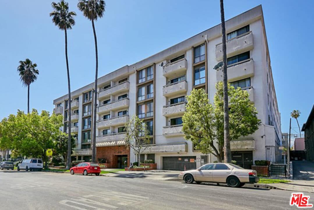 Primary Photo - 533 S St Andrews Pl