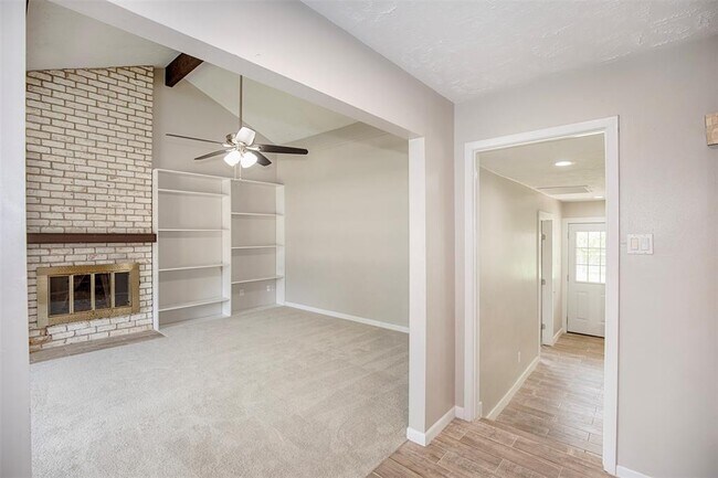 Foto del edificio - 10614 Sagewillow Ln