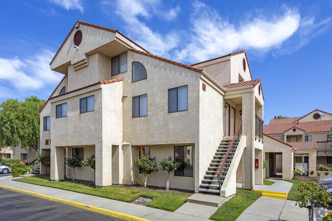 Foto del edificio - Bulldog Village Apartments