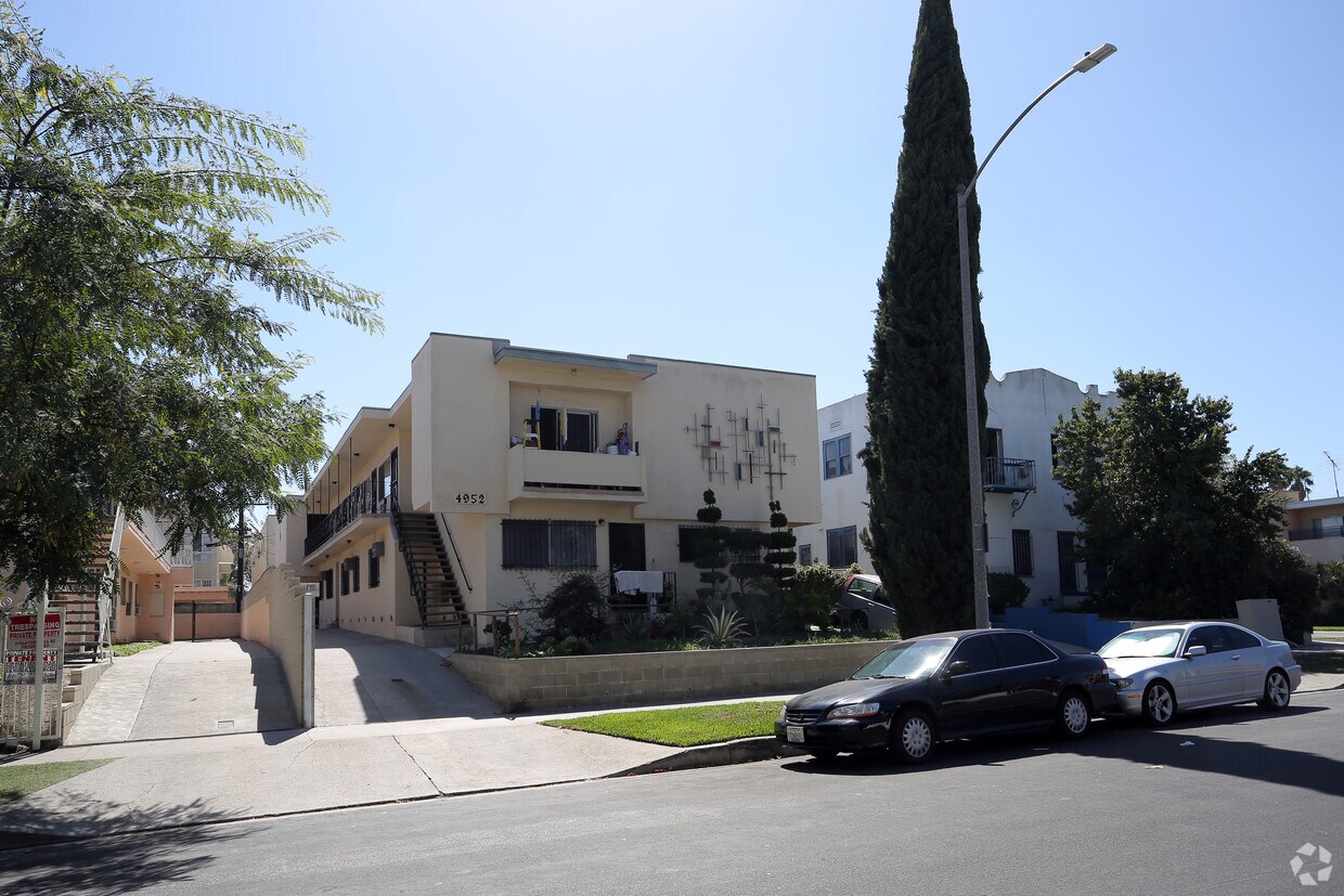 Foto principal - 4952 Rosewood Ave