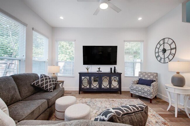 Foto del edificio - 413 W Odell St