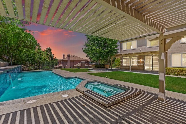 Foto del edificio - Les Maisons Covina Highlands