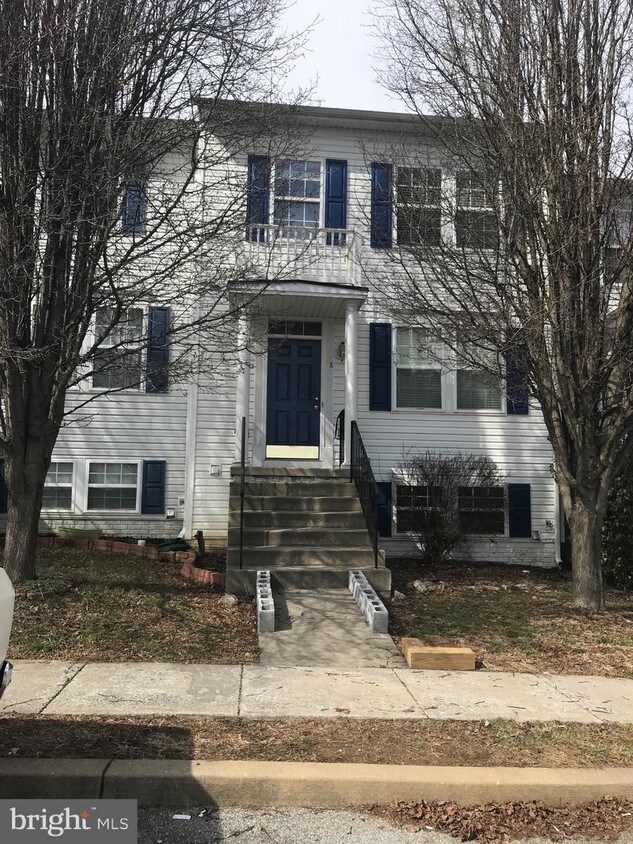 Primary Photo - 48 Holmes Dr