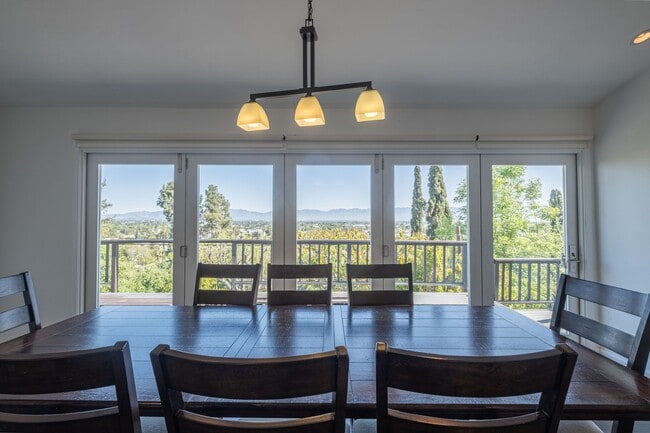 Building Photo - Stunning 4-Bedroom Home with Valley Views ...