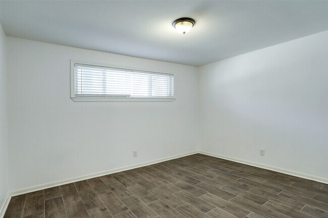 Foto del edificio - 5827 Farwell Dr
