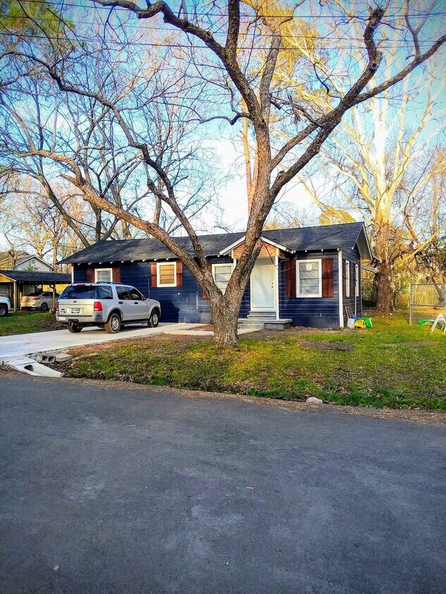 403 Wilkerson St, Winnsboro, TX 75494 House for Rent in Winnsboro, TX