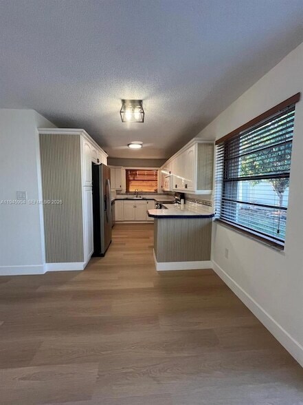 Foto del edificio - 1045 SW 122nd Ct