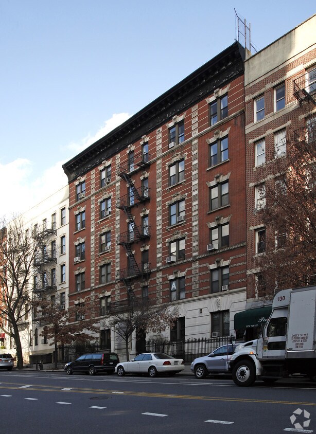 Primary Photo - 61 W 106th St