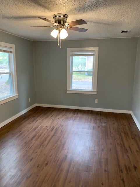 Building Photo - 4065 Hillcrest Ln W
