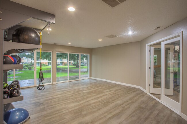 Apartamentos Silver Oak — foto de la comunidad - Silver Oak Apartments