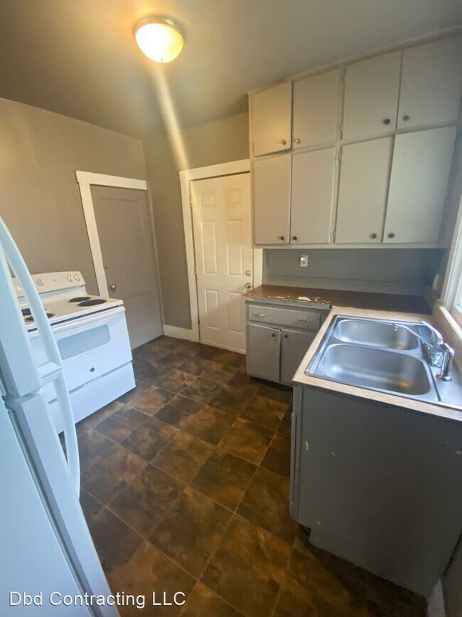 Building Photo - 2 br, 1 bath House - 1410 W 4th St