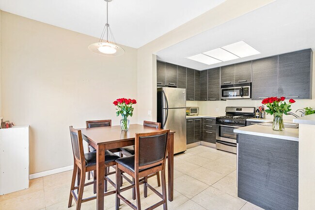 Dining Area - 11733 Avon Way