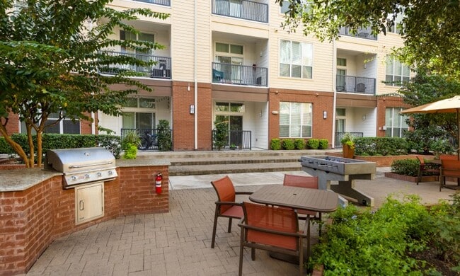 Building Photo - Domain West