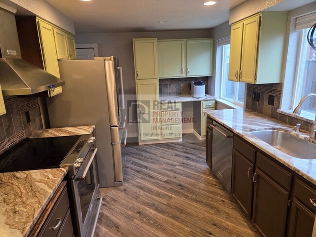 Building Photo - Check Out This Gorgeous 3 Bedroom, 2 Bath ...