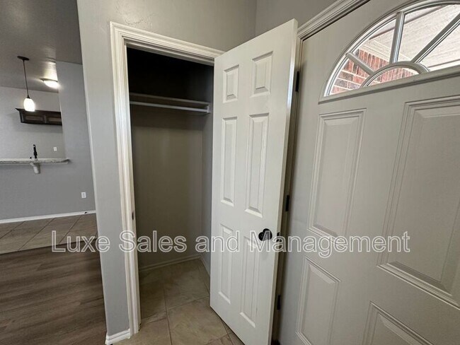 Foto del edificio - 1316 Garden Gate Dr