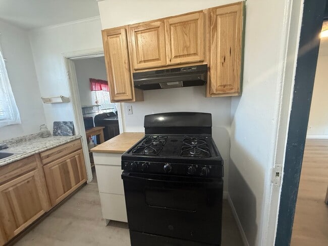 Building Photo - Cozy 3 Bed 1 Bath in Oakland