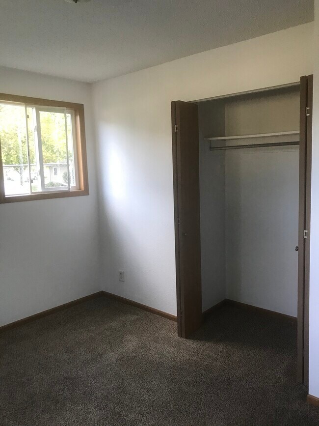 310 Vinton Ave Unit 3, Eldora, IA 50627 Apartments in Eldora, IA