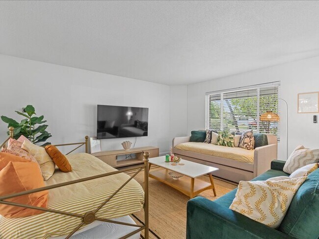 Building Photo - 460 Magellan Dr
