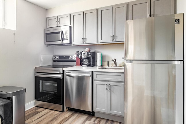 Building Photo - 708 North Carolina Ave SE