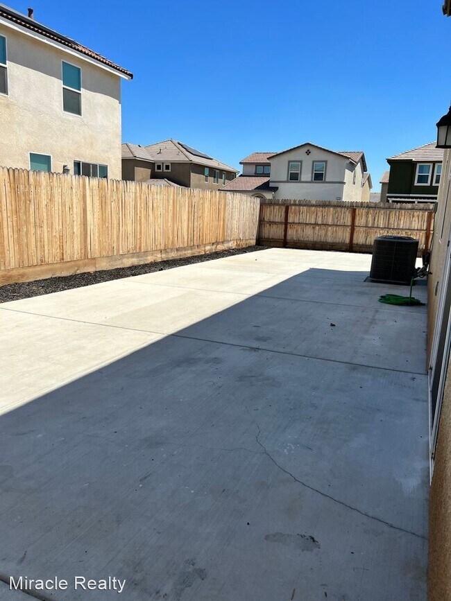Building Photo - 4 br, 2.5 bath House - 201 Solano Street