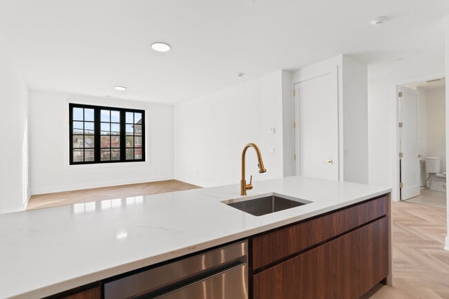 Foto del edificio - 100 E Putnam Ave