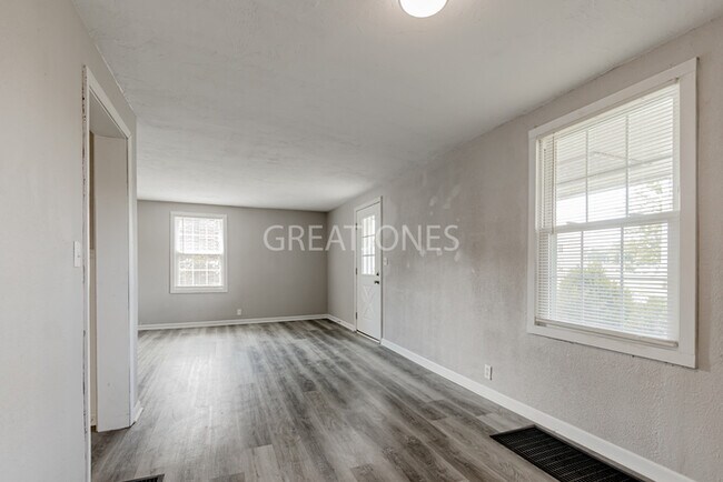 Foto del edificio - REDUCED!