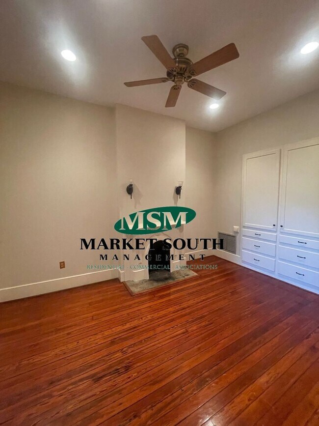 Building Photo - BEAUTIFUL JONES STREET LOCATION!!
