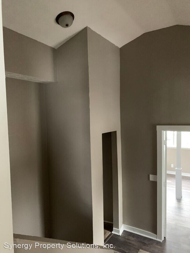 Building Photo - 5 br, 1 bath House - Columbia Ave. 109 Ric...