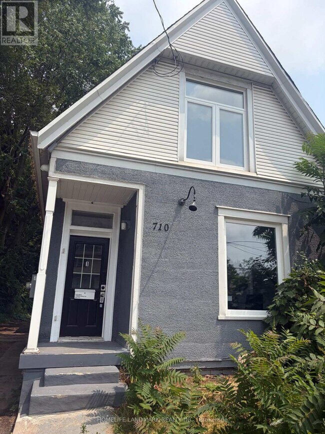 Building Photo - 710 Adelaide St N