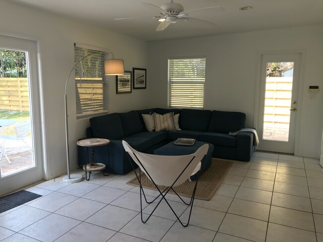 Foto del edificio - 1526 S Osprey Ave