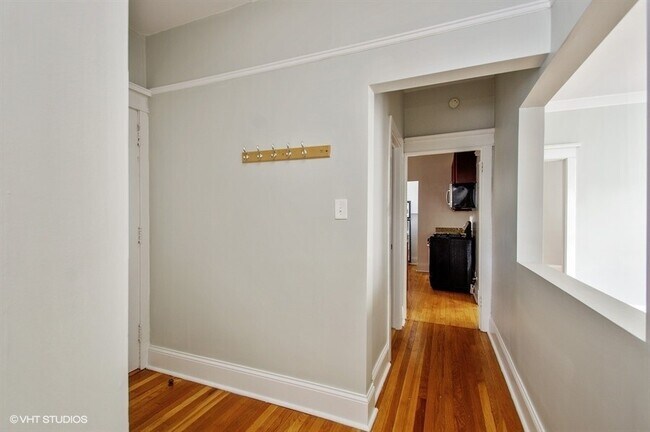 Foto del edificio - 1314 W Waveland Ave
