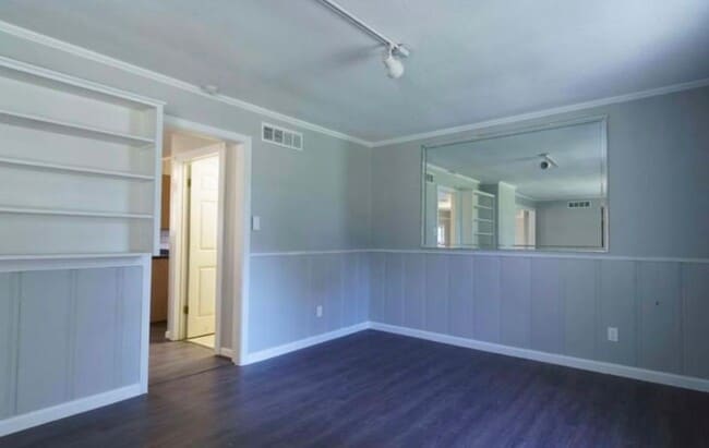 Building Photo - 2801 Tryon Rd