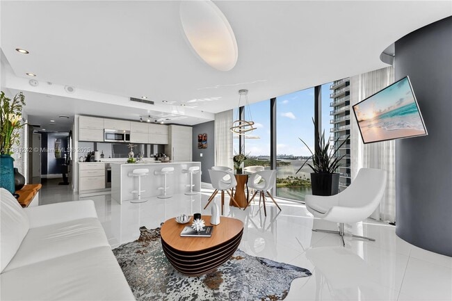 Foto del edificio - 650 NE 32nd St
