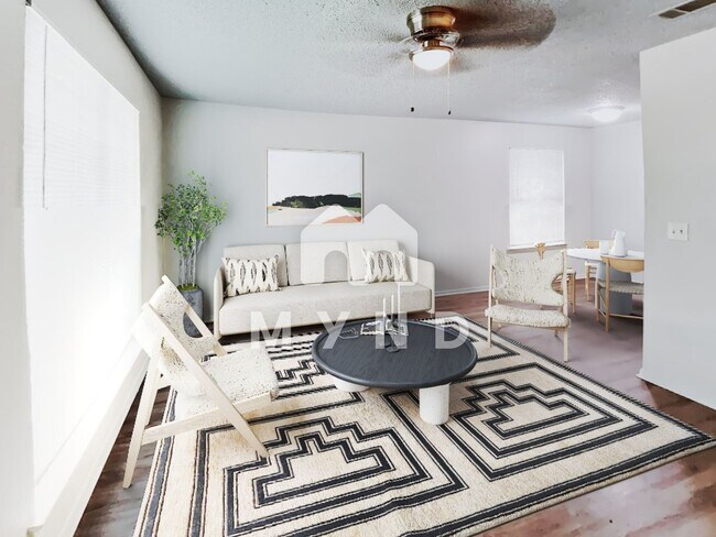 Building Photo - 1303 1/2 Berry Dr Apt A