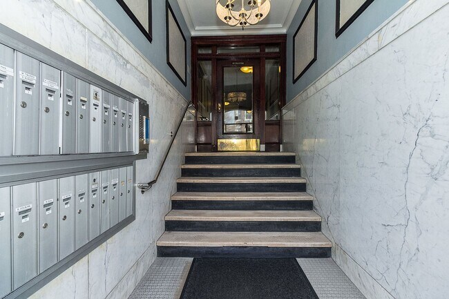 Foto del edificio - Front facing 1 bed 1 bath apartment! Eat i...