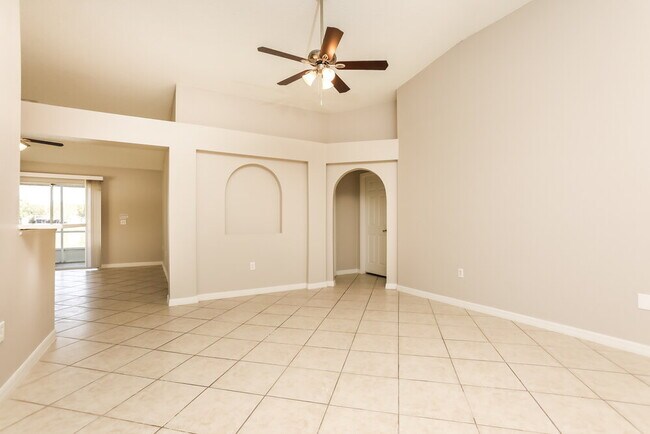 Building Photo - 433 Regal Downs Cir
