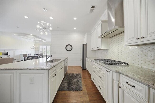 Foto del edificio - 5869 Chickasaw Ln