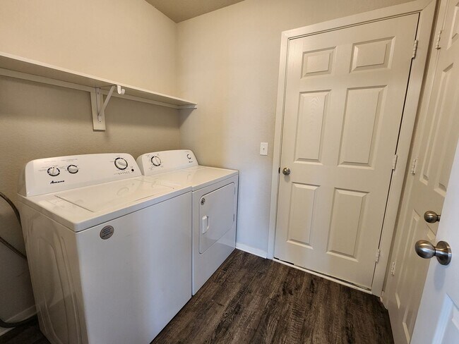 Building Photo - 10209 Brandi Kay Dr