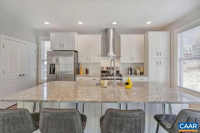 Building Photo - 314 Huntley Ave