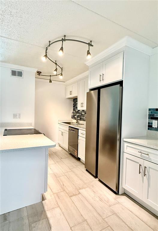 Foto del edificio - 8901 Blind Pass Rd