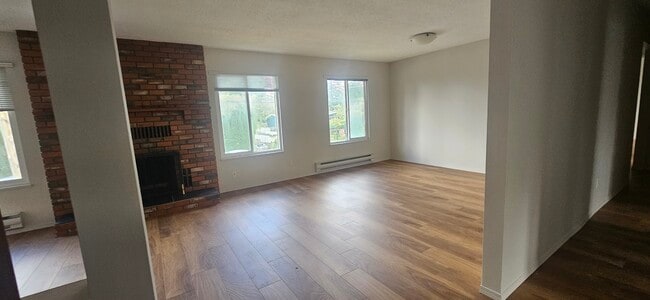 Building Photo - 1713 156 St