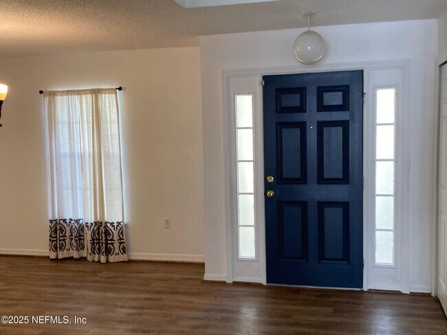 Foto del edificio - 7086 Shady Pine Ct